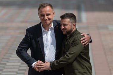Zelenskyy visits Warsaw, against backdrop of angry Polish farmers